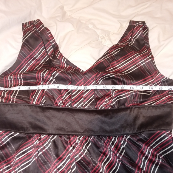 New York & Company XL sleeveless f - Picture 4 of 12